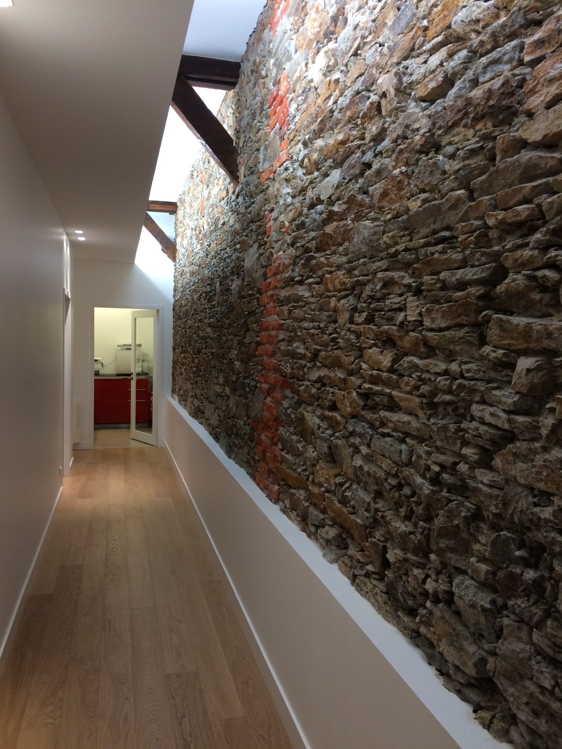Piquage et sablage d’un mur en pierre gallery