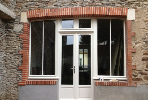 Frangement avec encadrement en briquettes