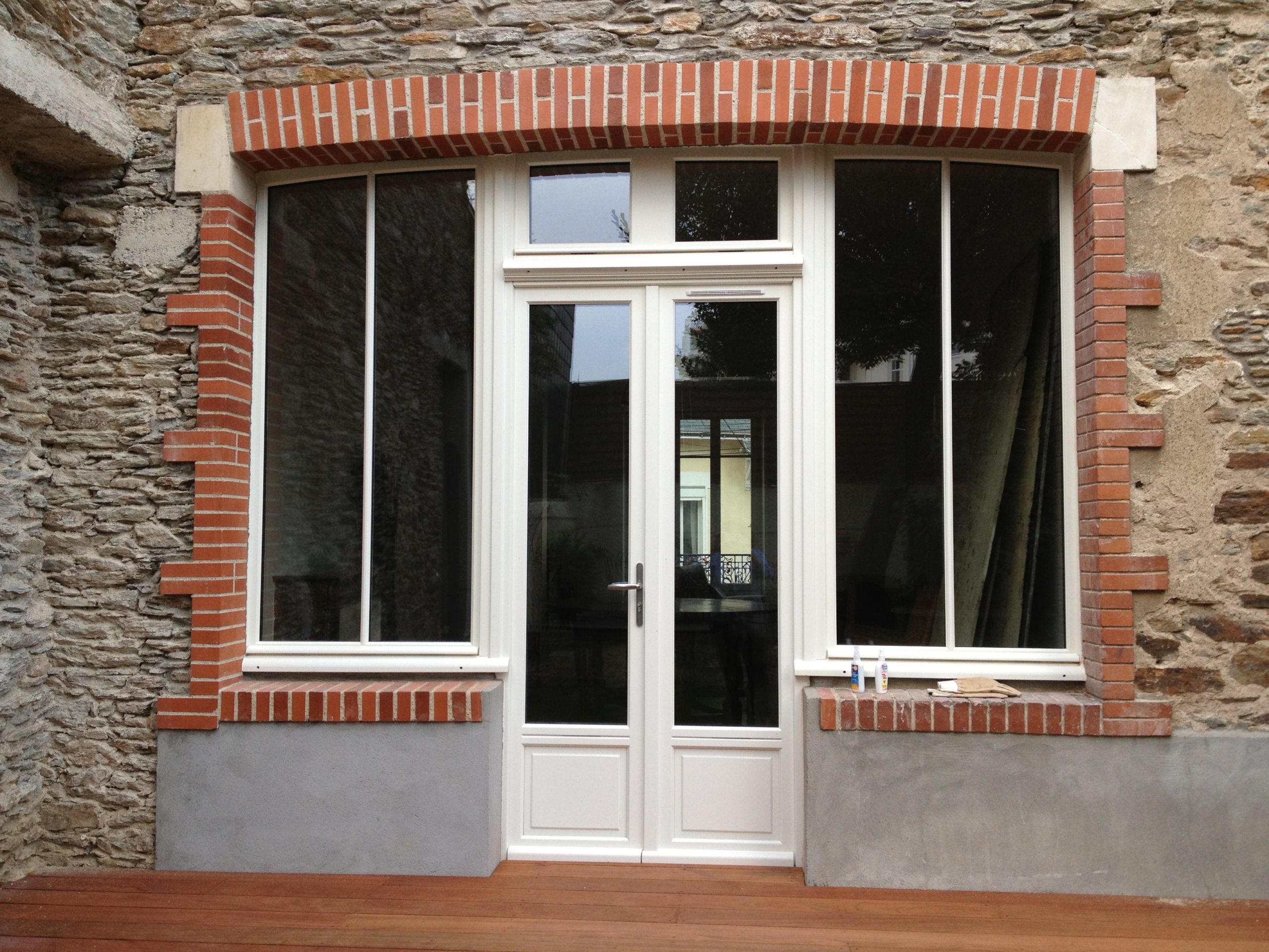 Frangement avec encadrement en briquettes gallery