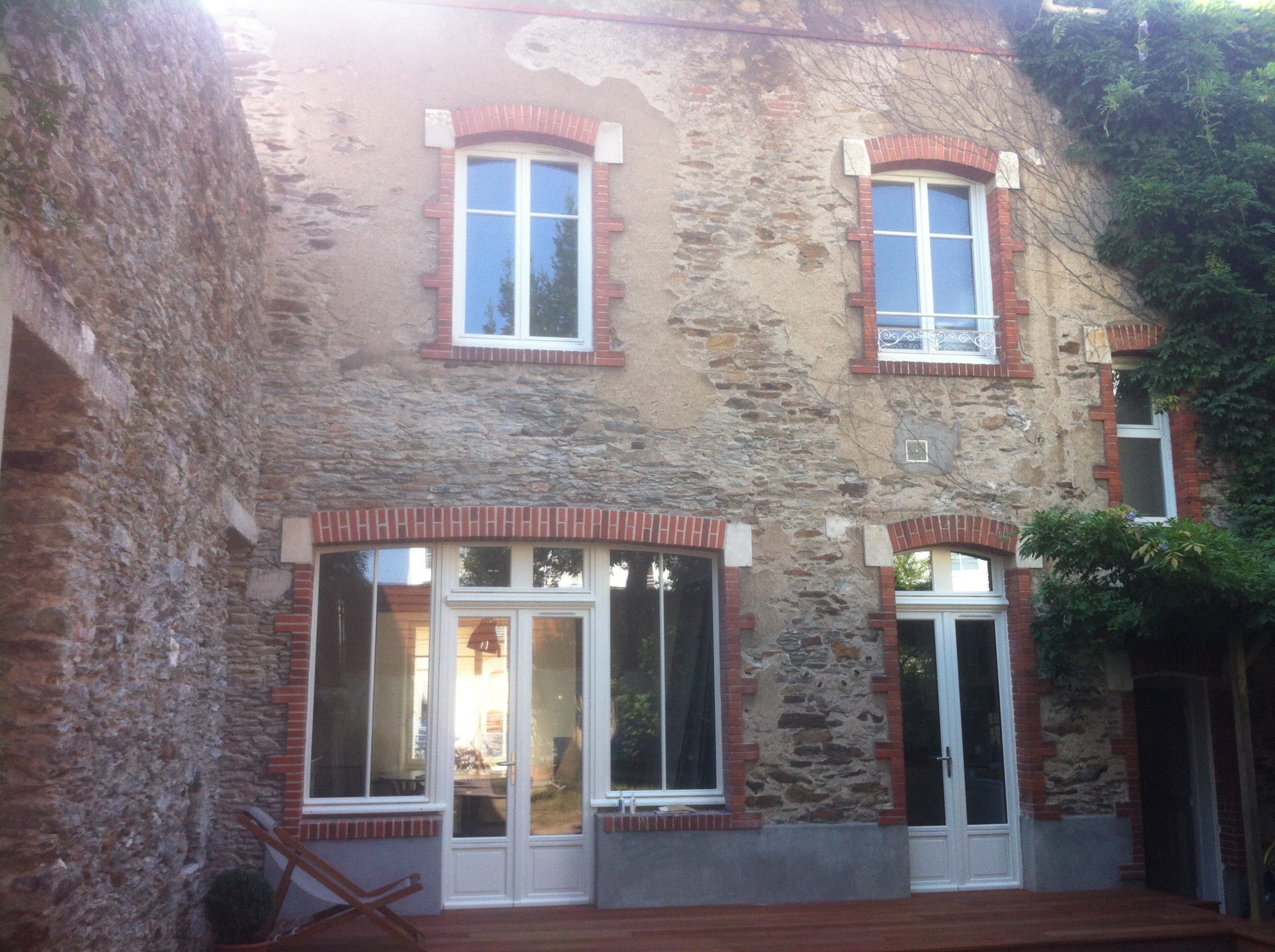 Frangement avec encadrement en briquettes gallery
