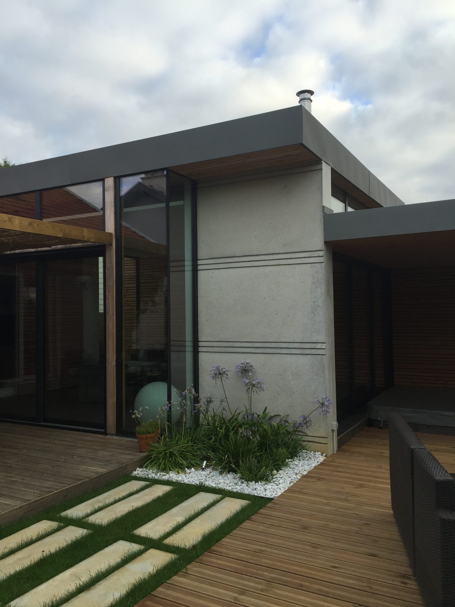 Extension d’une maison avec mur en béton banché gallery