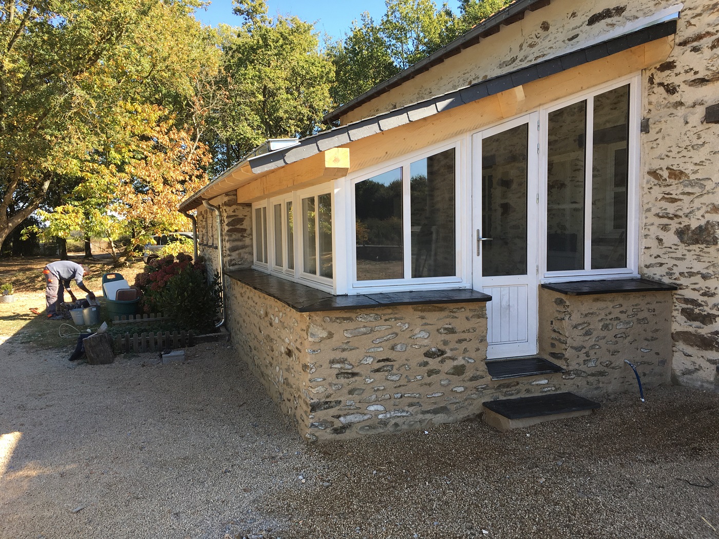 Extension avec soubassement en pierre gallery