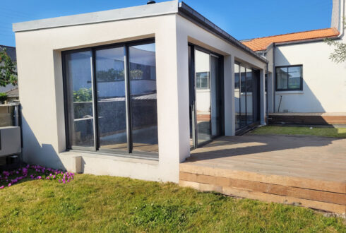 Extension avec piscine intérieure