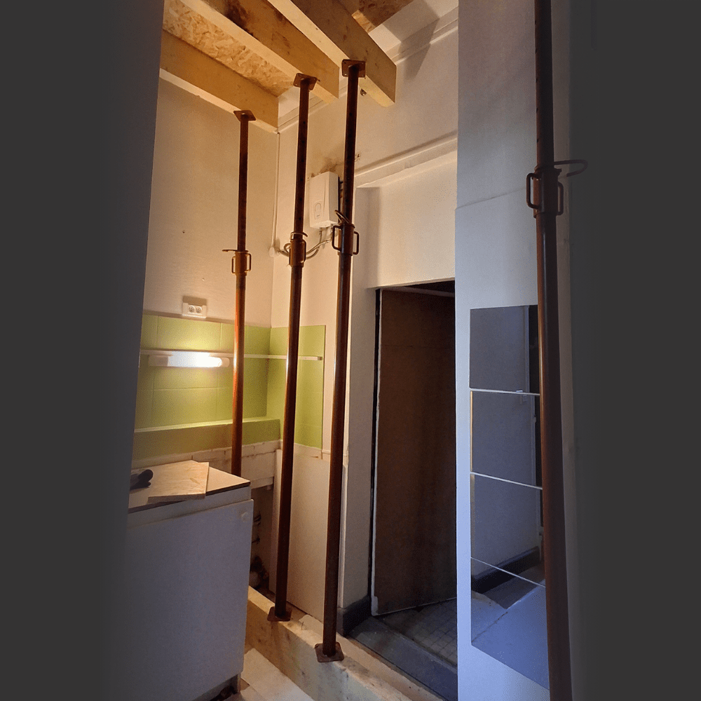 Installation d'étais provisoires